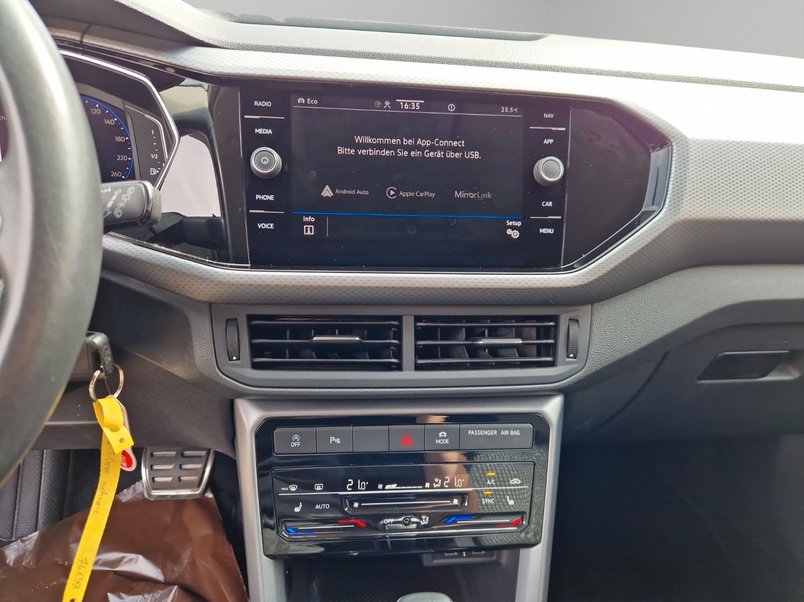 Volkswagen T-Cross Active - Samsaru's Car Outlet