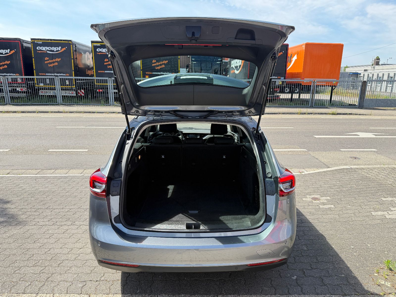 Opel Insignia B Sports Tourer Business - Samsaru's Car Outlet