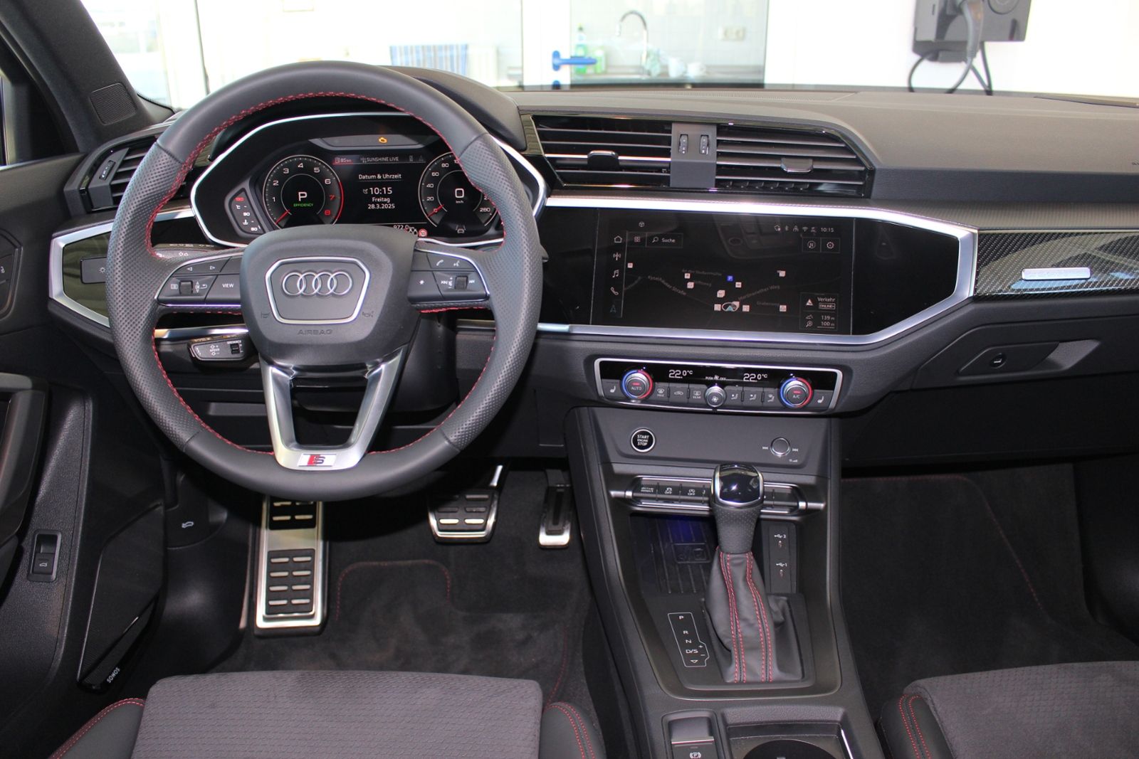 Audi Q3 S line S 40 TFSI quattro S tronic AHK Matrix