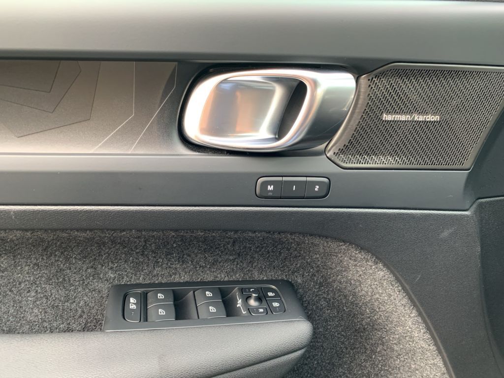 Volvo XC40 T5 Recharge DKG Plus Dark,AHK,KAMERA,LED