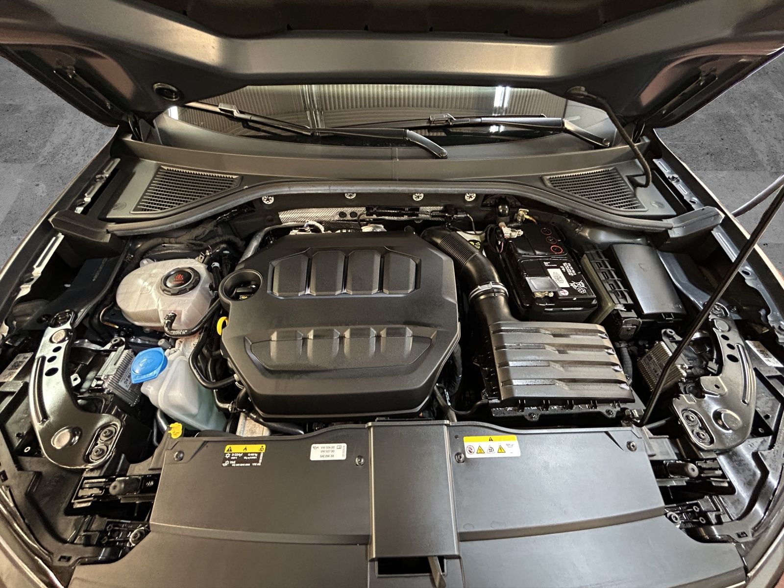 Volkswagen T-Roc R 4M DSG - Samsaru's Car Outlet