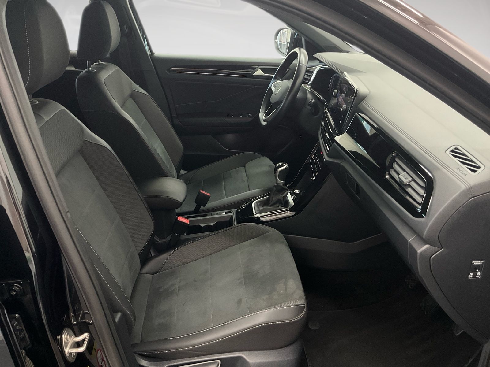 Volkswagen T-Roc STYLE BLACK 2.0TDI - Samsaru's Car Outlet