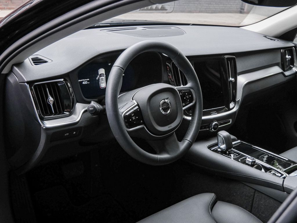 Volvo V60 T8 Plus Dark Recharge Plug-In Hybrid AWD LED