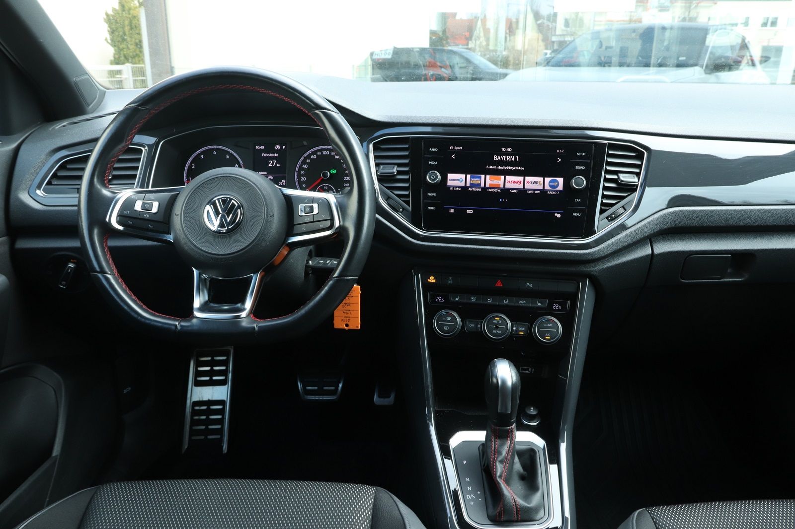 Volkswagen T-Roc 1.5 TSI Sport - Samsaru's Car Outlet