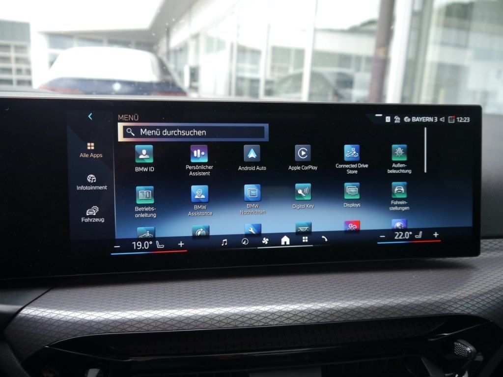 BMW 320i tour. M Sport A. +PANO+AHK+adLED+HIFI+