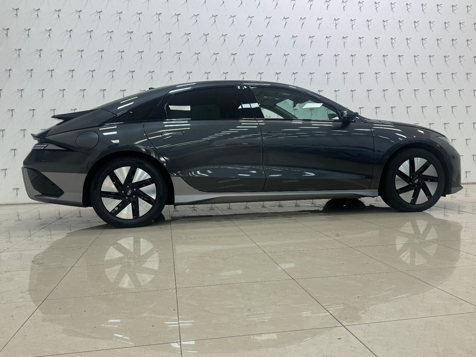 Hyundai IONIQ 6 77,4kWh 325ps 4WD Uniq PANO & DIGI NON
