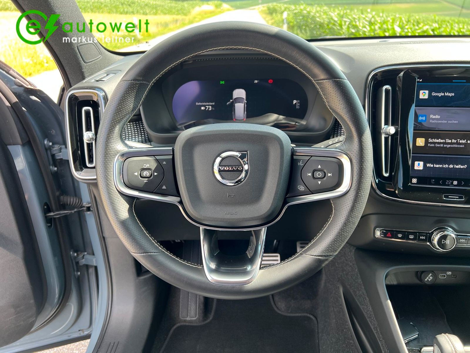 Volvo XC40 Recharge P8 AWD R-Design - Samsaru's Car Outlet