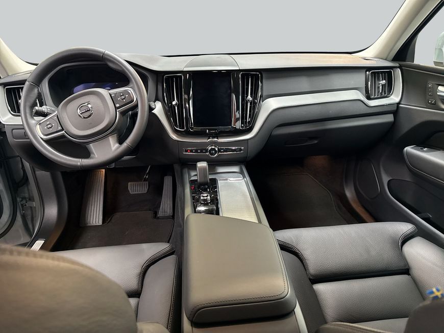 Volvo XC60 B5 B AWD Core Leder SiH GJR Win Licht 19''