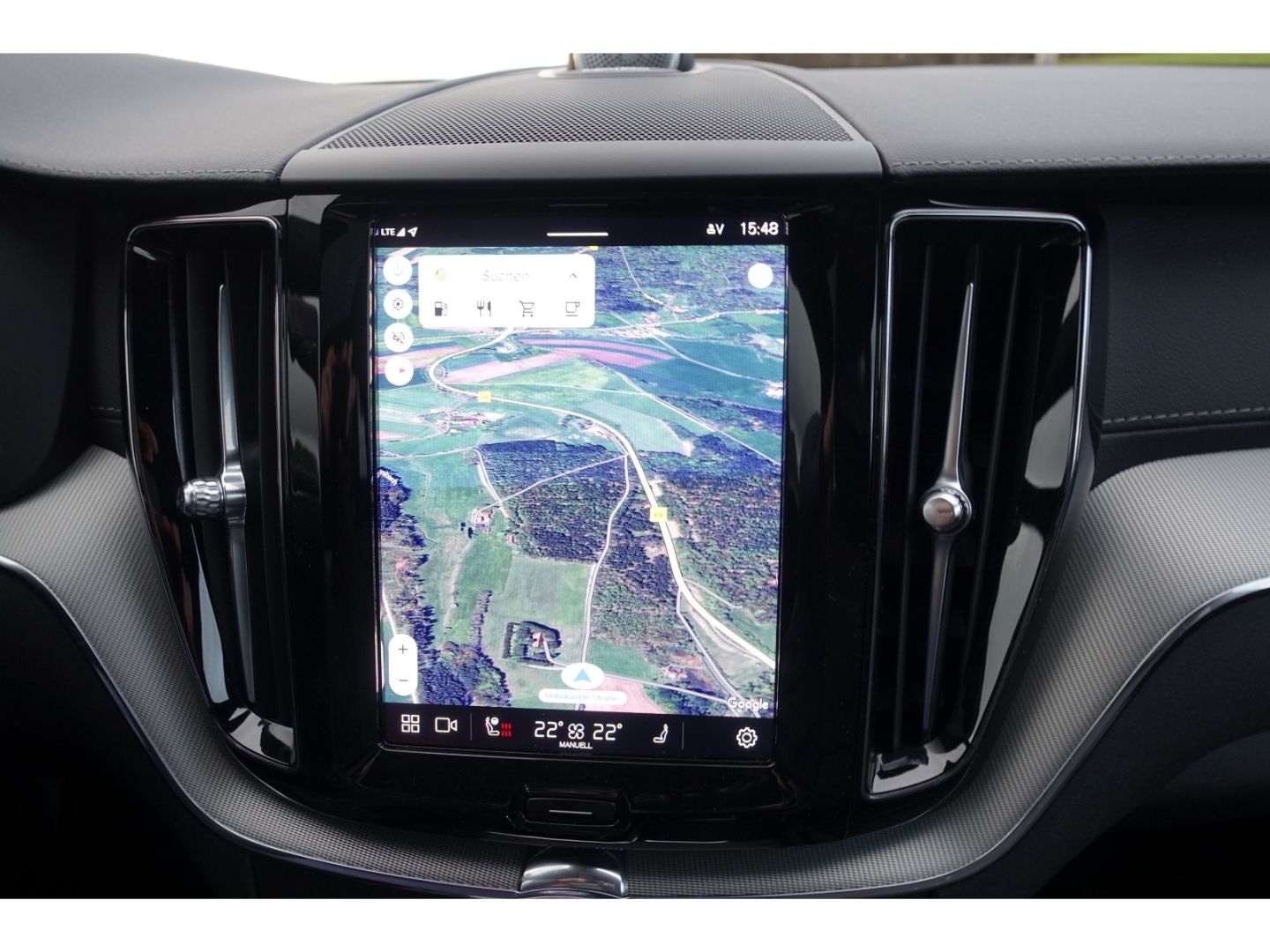 Volvo XC60 B4 D AWD MHEV Ultimate Dark / AHK / Pano /