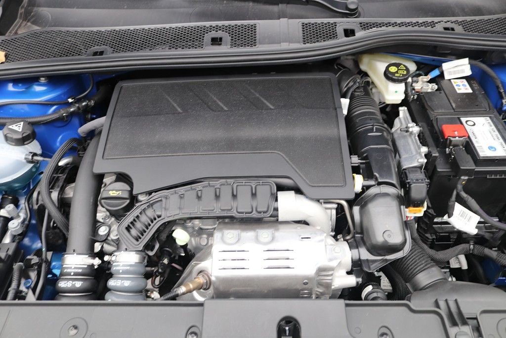 Opel Corsa F 1.2 Turbo Ultimate - Samsaru's Car Outlet