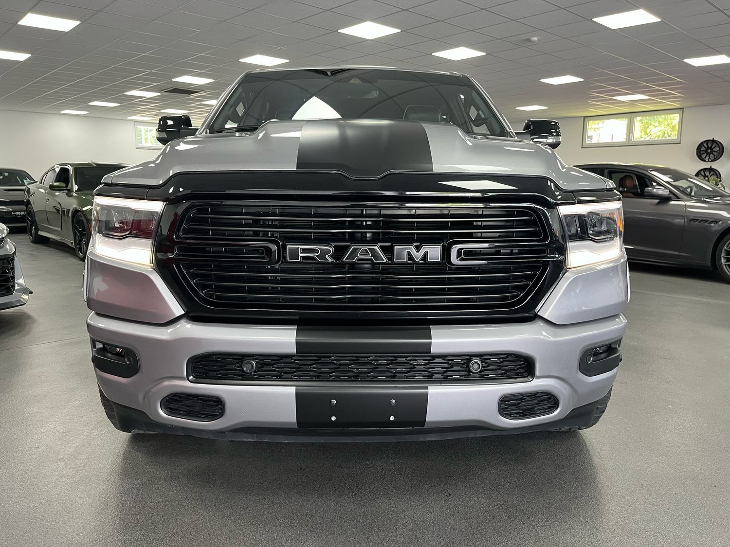 Dodge RAM 5,7l V8 *LARAMIE/12 Zoll Display/LED/AHK/SHZ