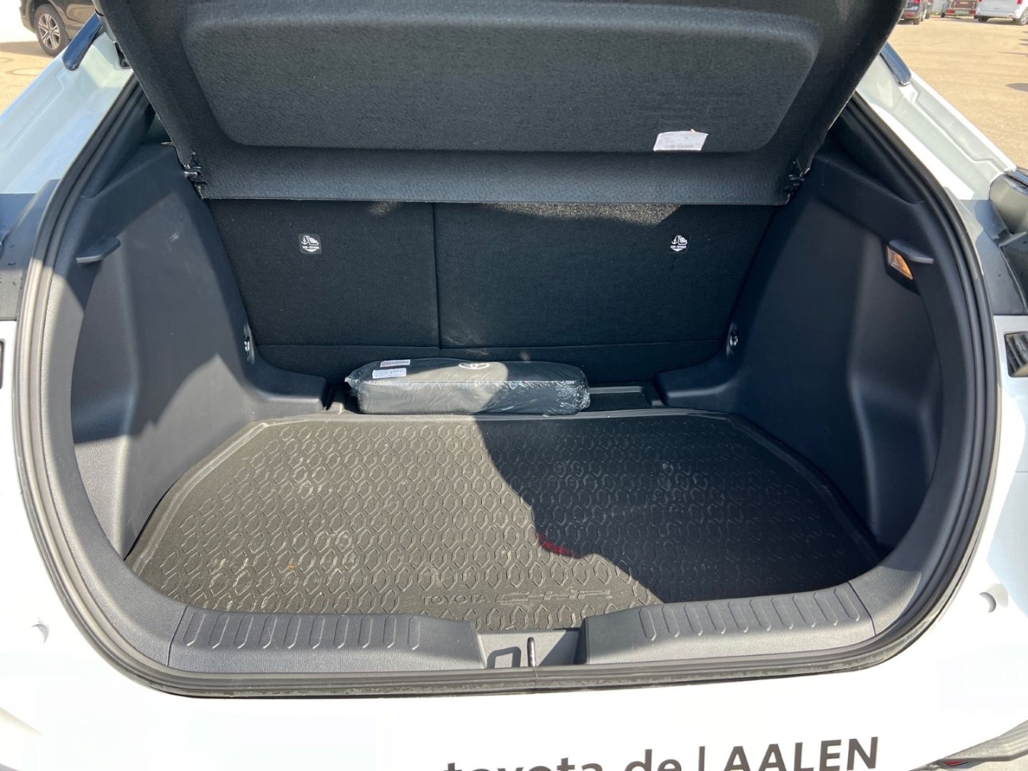 Toyota C-HR 1.8l Hybrid - Samsaru's Car Outlet