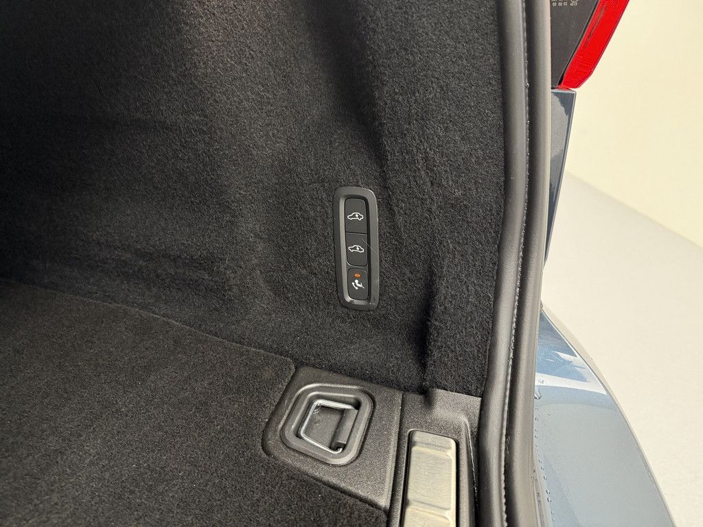 Volvo XC60 T6 Plus Dark Recharge Plug-In Hybrid AWD