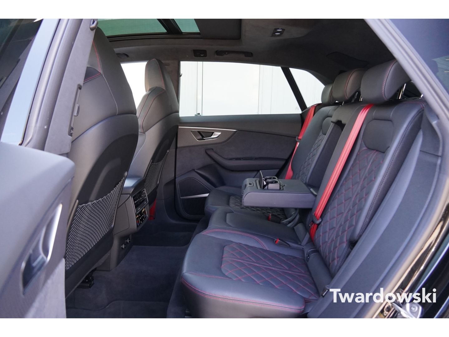 Audi Q8 50 TDI S line Pano HUD Matrix 23''B&O AHK 360