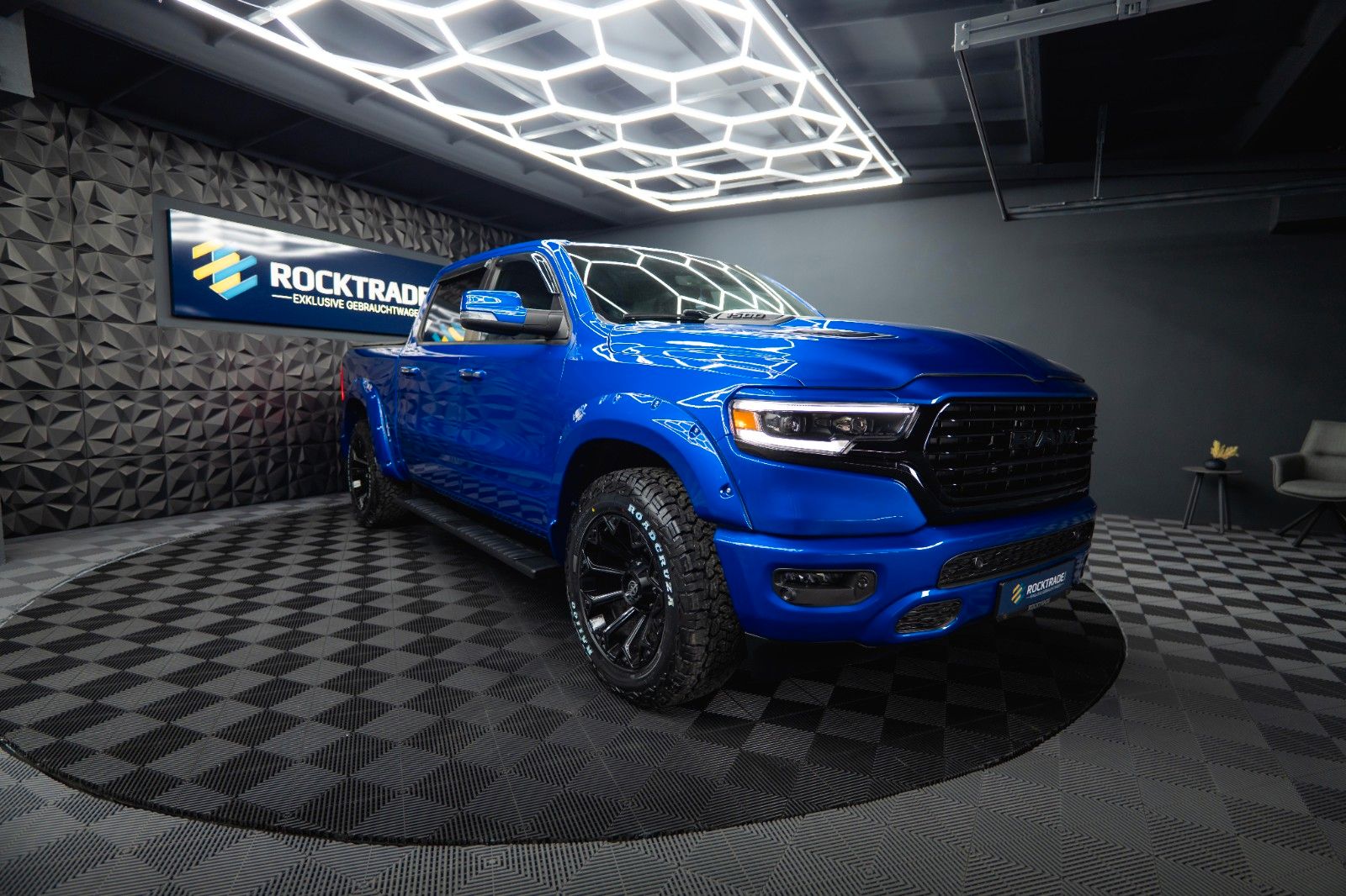 Dodge RAM 5.7 V8 HEMI 4x4 OFFROAD Night Limited 19%