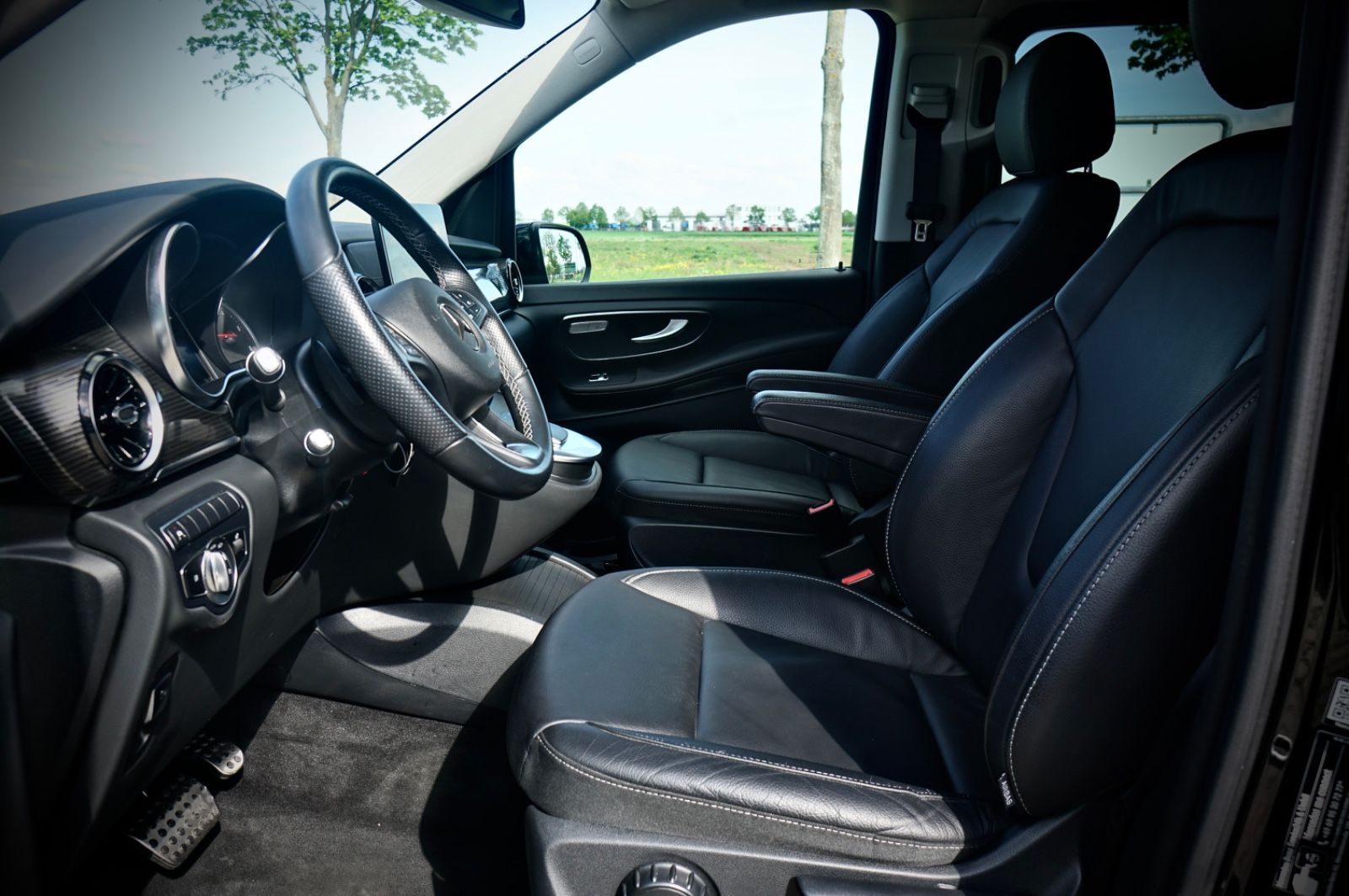Mercedes-Benz V 300 EDITION - Samsaru's Car Outlet