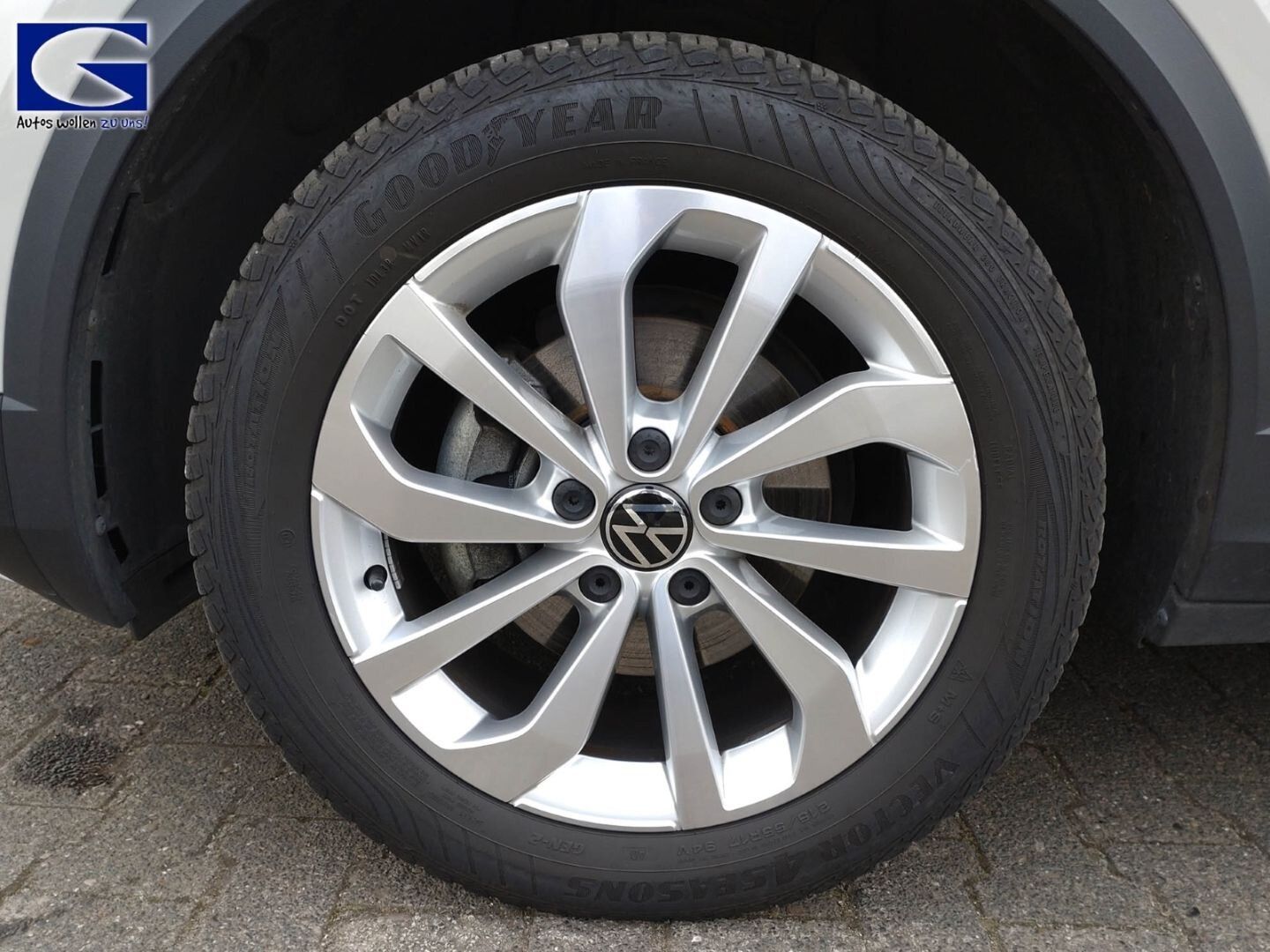 Volkswagen T-Roc 1.5 TSI Life DSG - Samsaru's Car Outlet