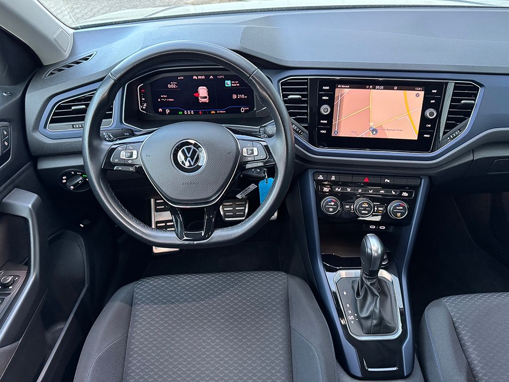 Volkswagen T-Roc 1.5 TSI DSG R-LINE - Samsaru's Car Outlet