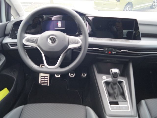 Volkswagen Golf VIII Variant 1.5 TSI ACTIVE - Samsaru's Car Outlet