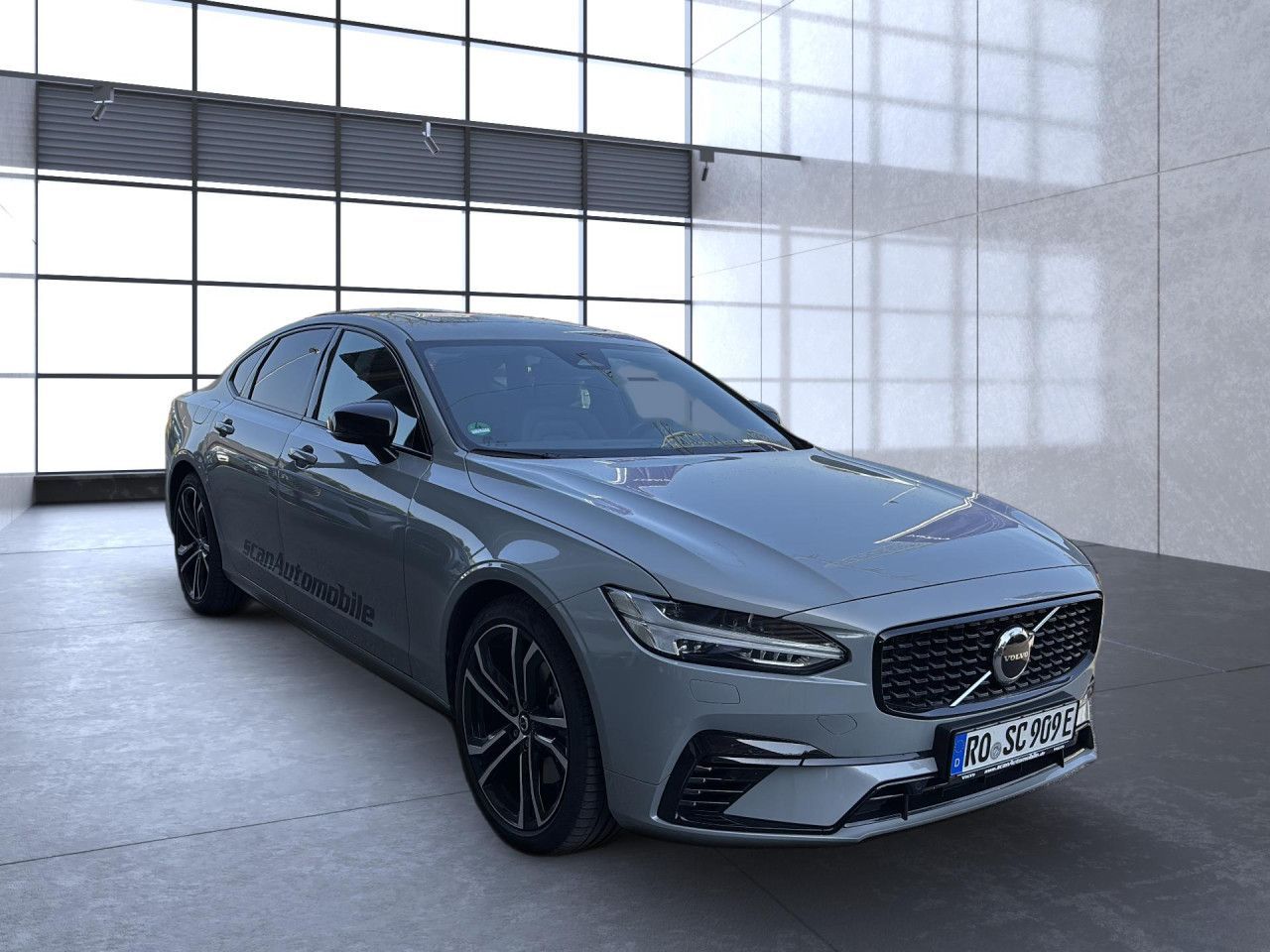 Volvo S90 Plus Dark Recharge Plug-In Hybrid AWD LED