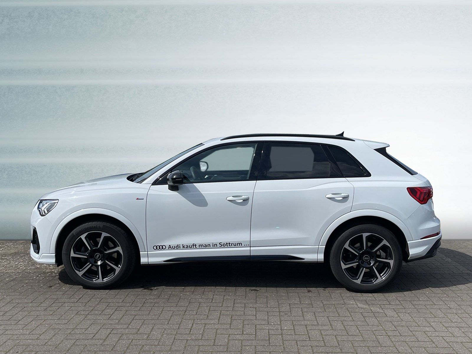 Audi Q3 40 TFSI S-line quattro S-tronic - Samsaru's Car Outlet