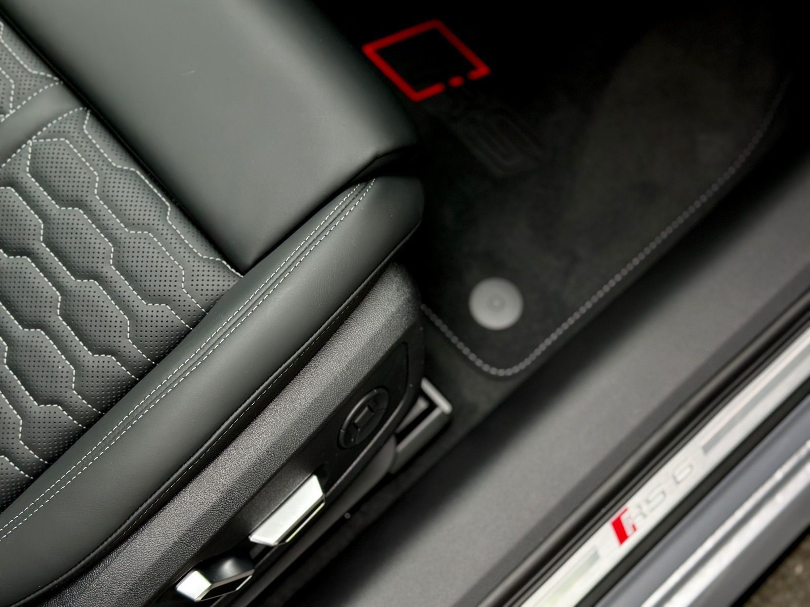 Audi RS 6 Avant KERAMIK*HUP*305KMH*LASER*PANO*B&O*STH