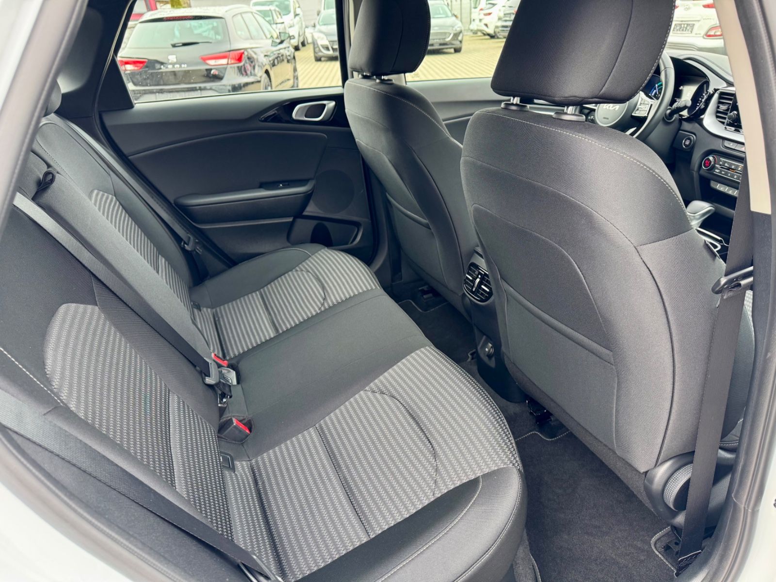 Kia cee'd - Samsaru's Car Outlet