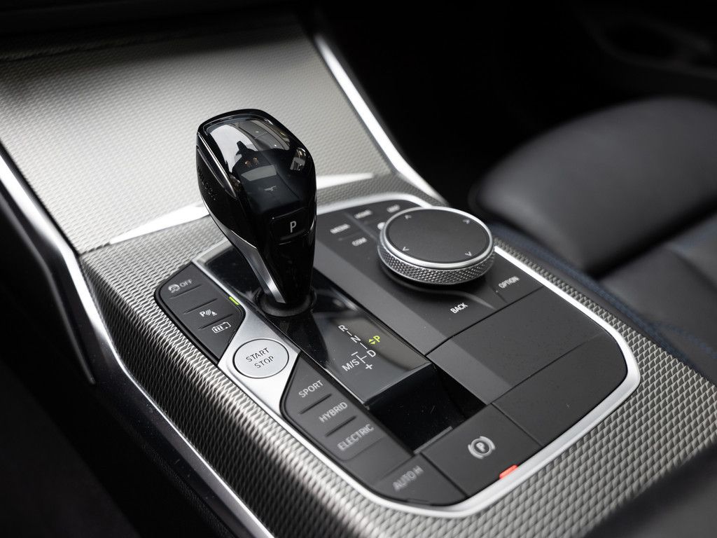 BMW 330e xDrive M-Sport LASER LED W-LAN NAVI HGSD