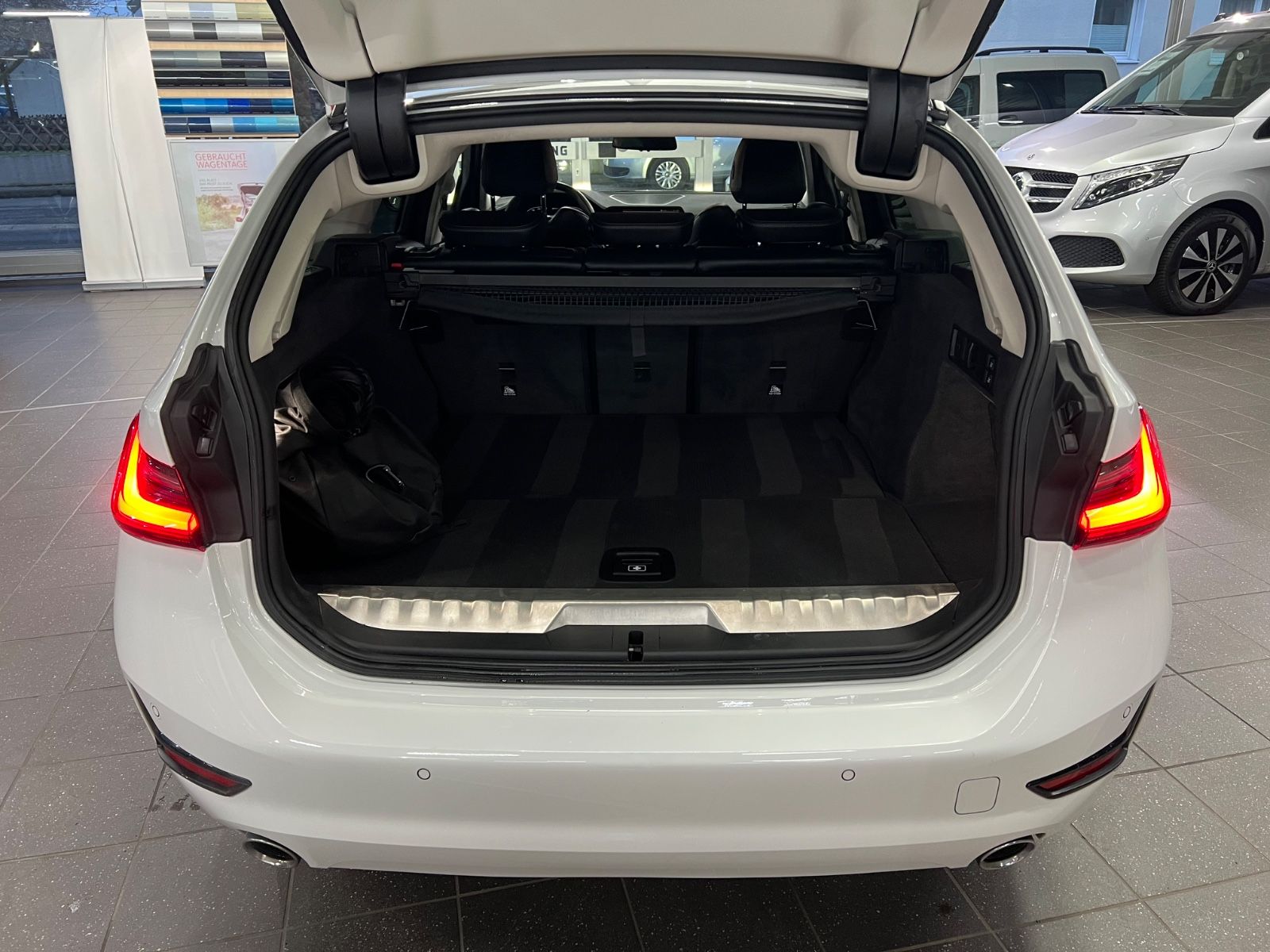BMW 330 e Touring Advantage - Samsaru's Car Outlet