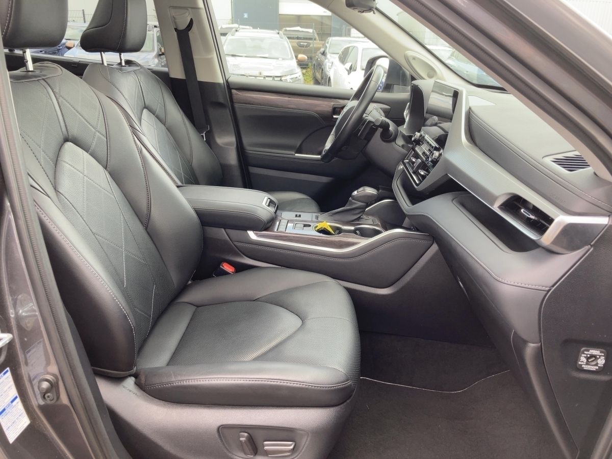 Toyota Highlander 2.5 Hybrid Luxury*AHK*7-SITZER*KAMERA