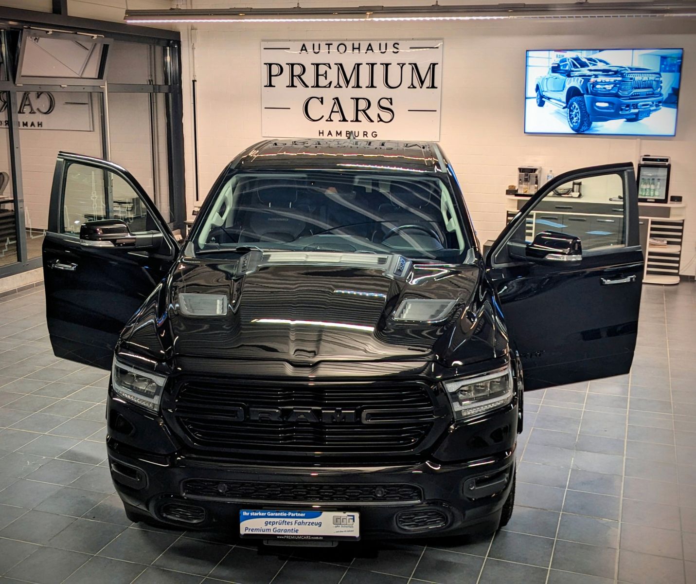 Dodge RAM 1500  Laramie Limited Night HEMI 5.7L   4x4
