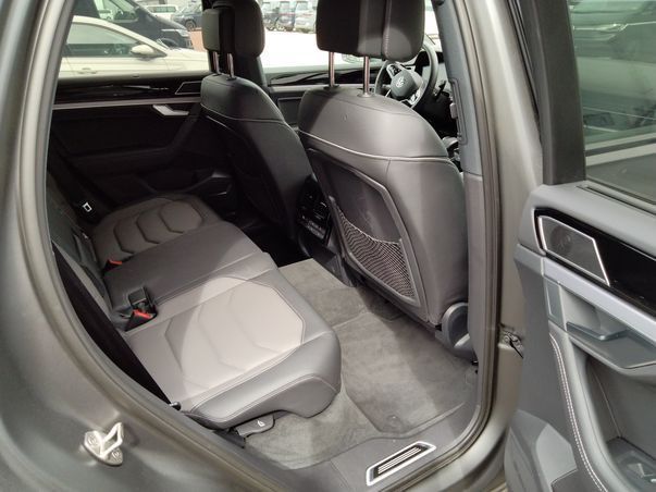 Volkswagen Touareg R-LINE BLACK STYLE 3.0TDI - Samsaru's Car Outlet