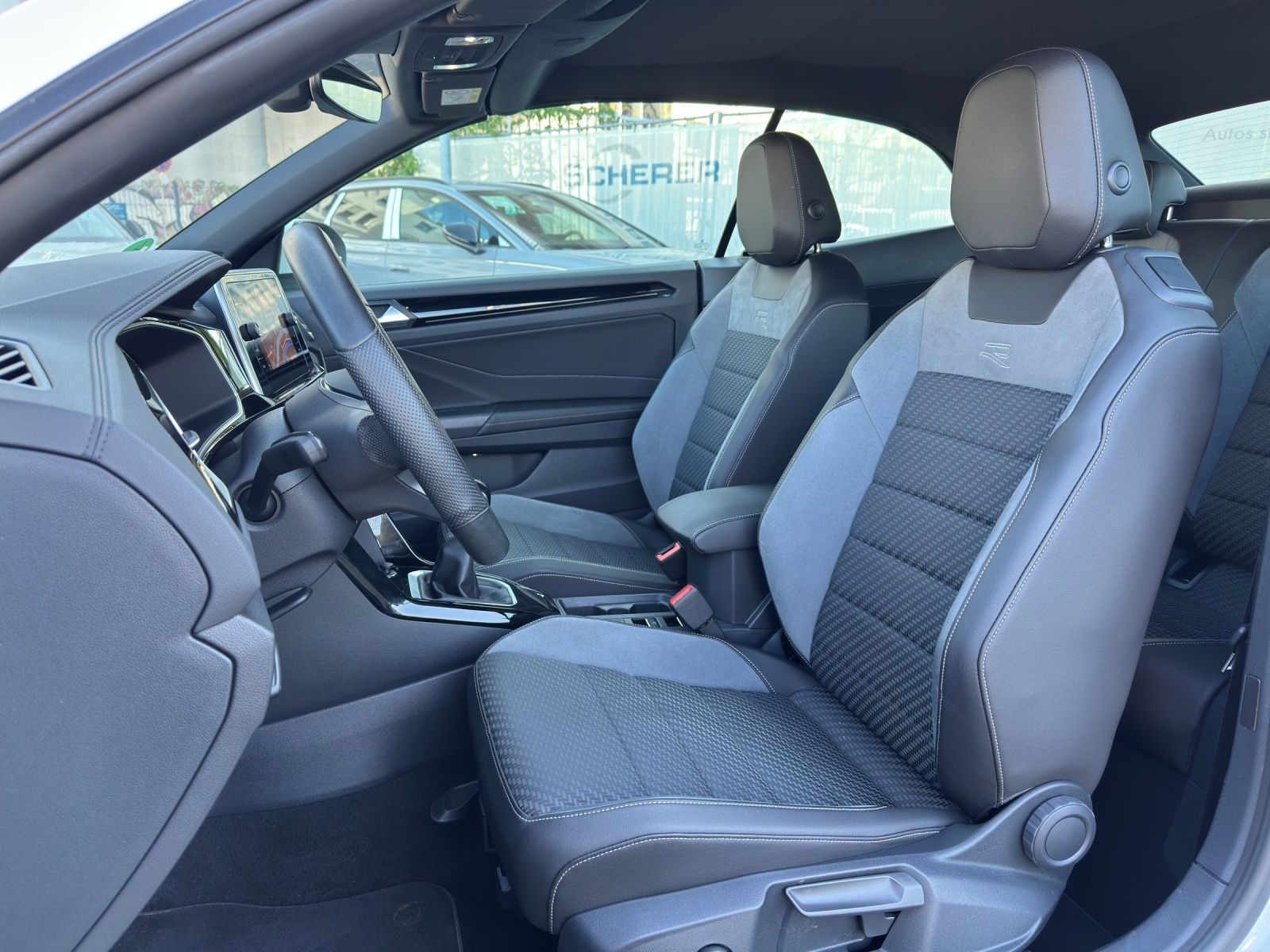 Volkswagen T-Roc R-Line 1.5 TSI PLUS - Samsaru's Car Outlet