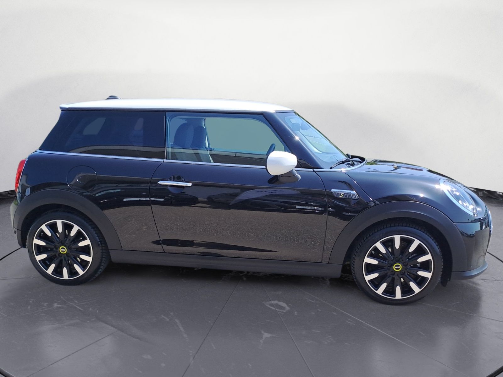 MINI Cooper SE Classic - Samsaru's Car Outlet
