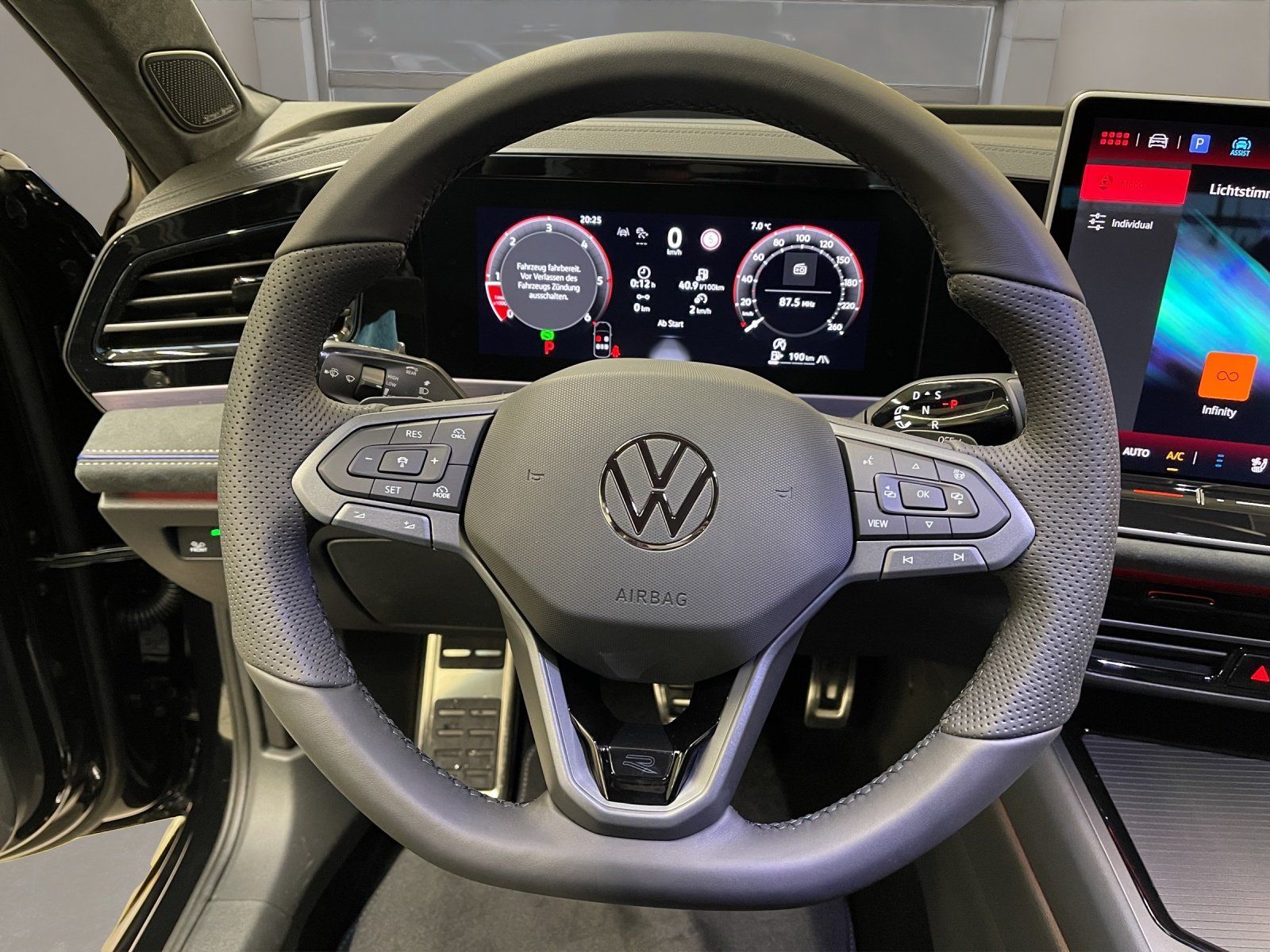 Volkswagen Passat Variant 2.0 TDI 4Motion R-Line DCC Pano