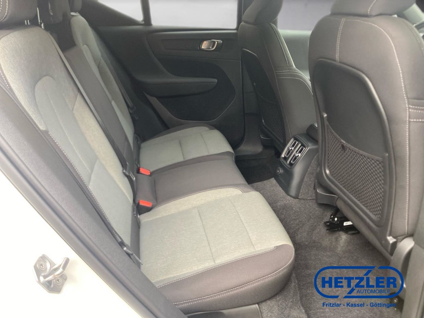 Volvo XC40 R Design Expression Recharge Plug-In Hybrid