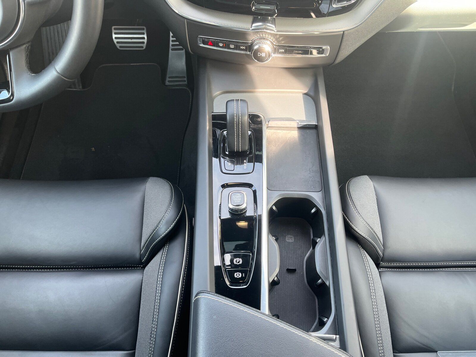 Volvo XC 60 T6 Twin Engine AWD R Design AHK+RFK+SD.HZG