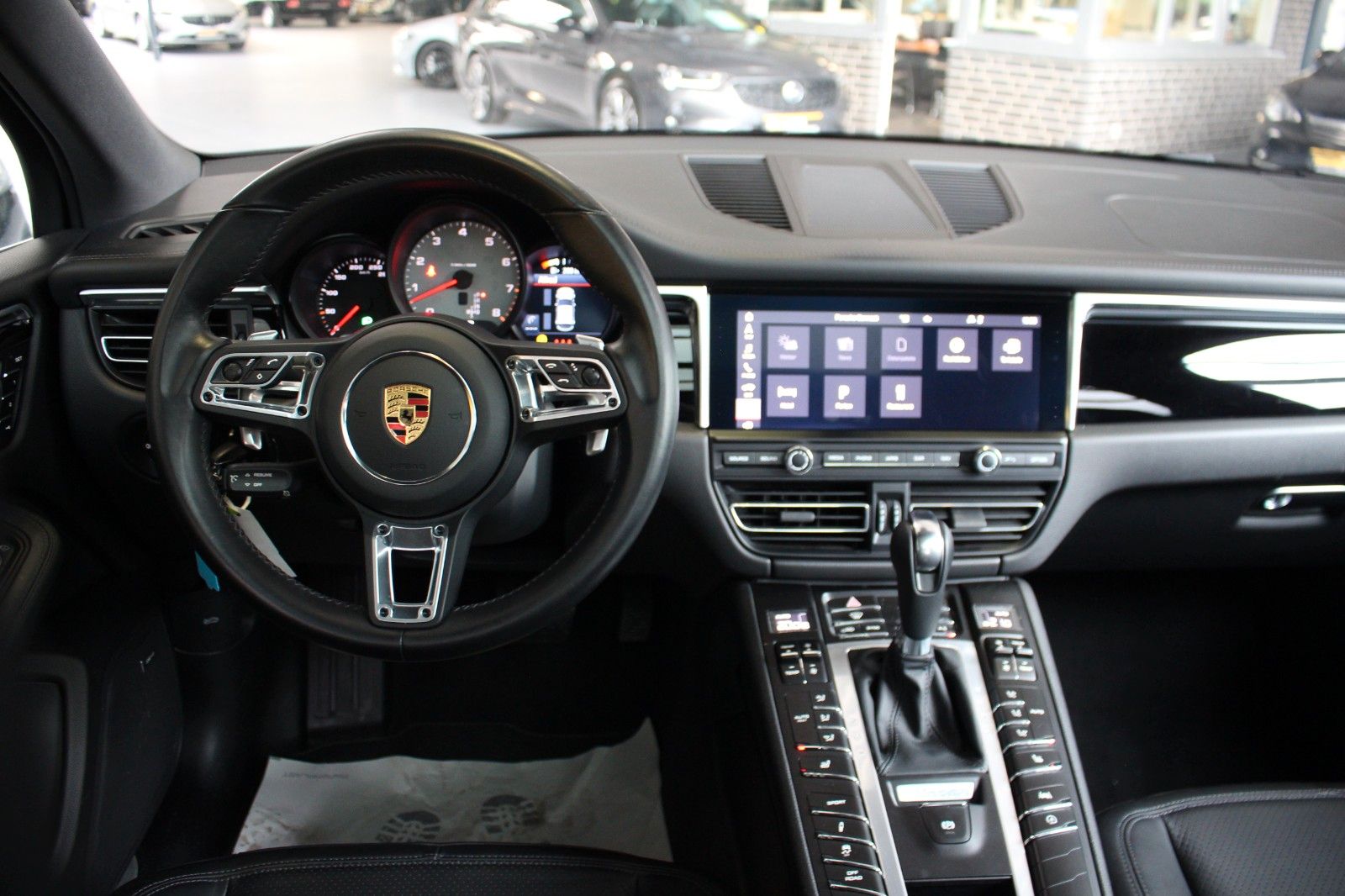 Porsche Macan S V6 Bi-Turbo PDK - Samsaru's Car Outlet