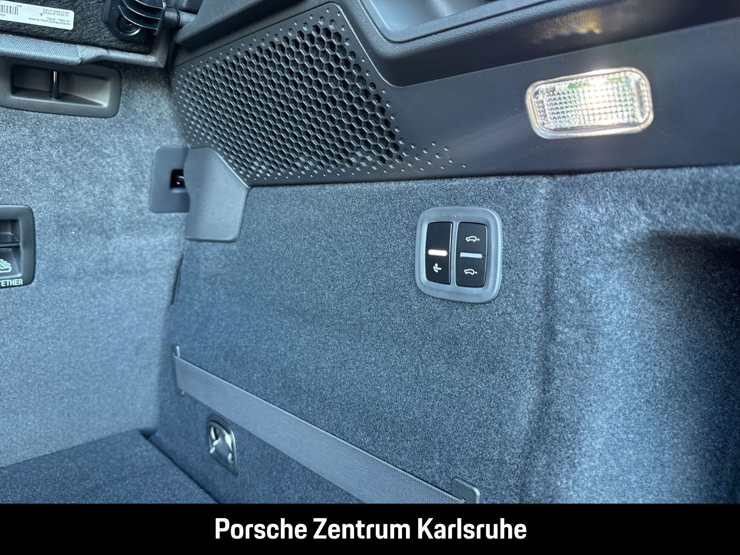 Porsche Macan 4 BOSE Luftfederung Panoramadach InnoDrive