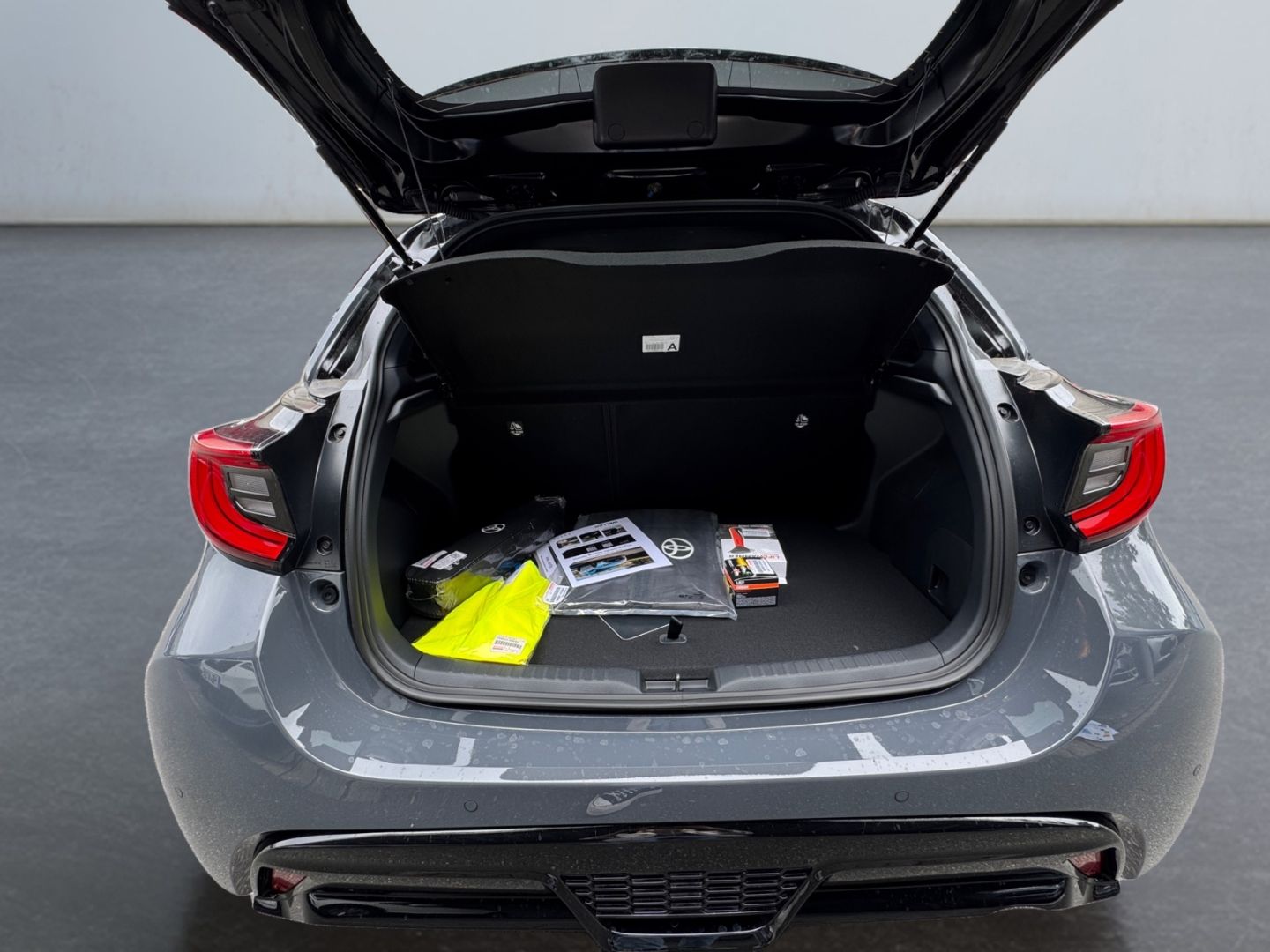 Toyota Yaris Hybrid 130 1.5 GR SPORT *HUD*JBL*Navi*LED*