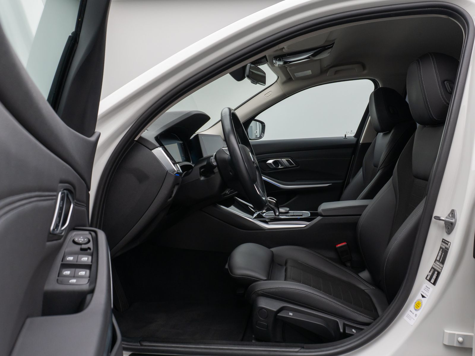 BMW 320d SportLine - Samsaru's Car Outlet