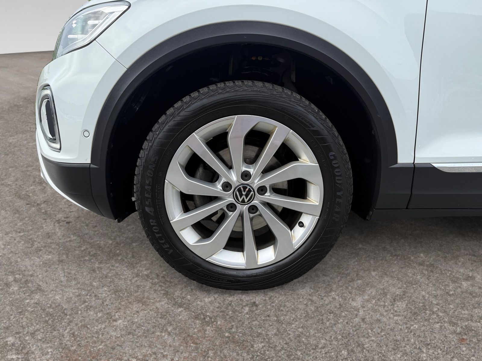 Volkswagen T-Roc 1.5 TSI DSG Facelift Style - Samsaru's Car Outlet