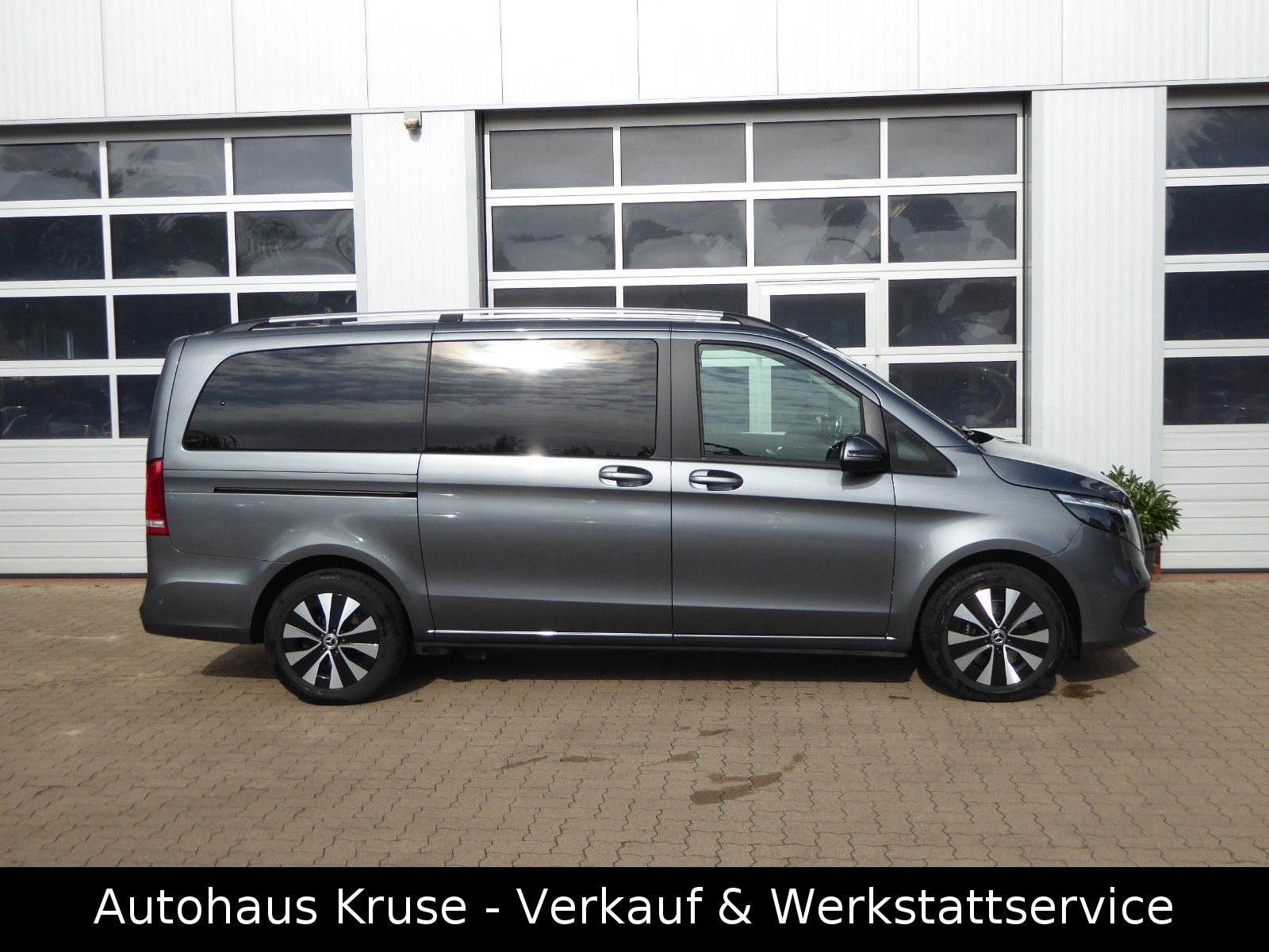 Mercedes-Benz V 220 d EDITION LANG - Samsaru's Car Outlet