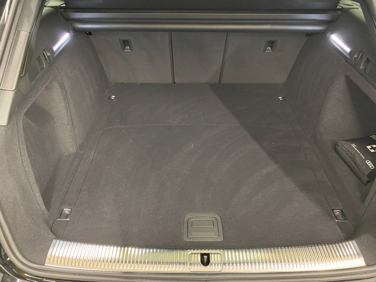 Audi A4 Avant 40 TDI quattro S line - Samsaru's Car Outlet