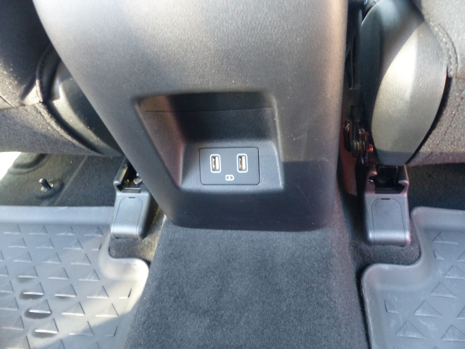 Hyundai Tucson Select 2WD - Samsaru's Car Outlet