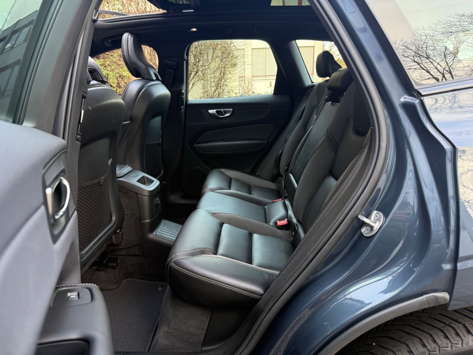 Volvo XC60 T8 R Design AWD Pano 360° Standheizung