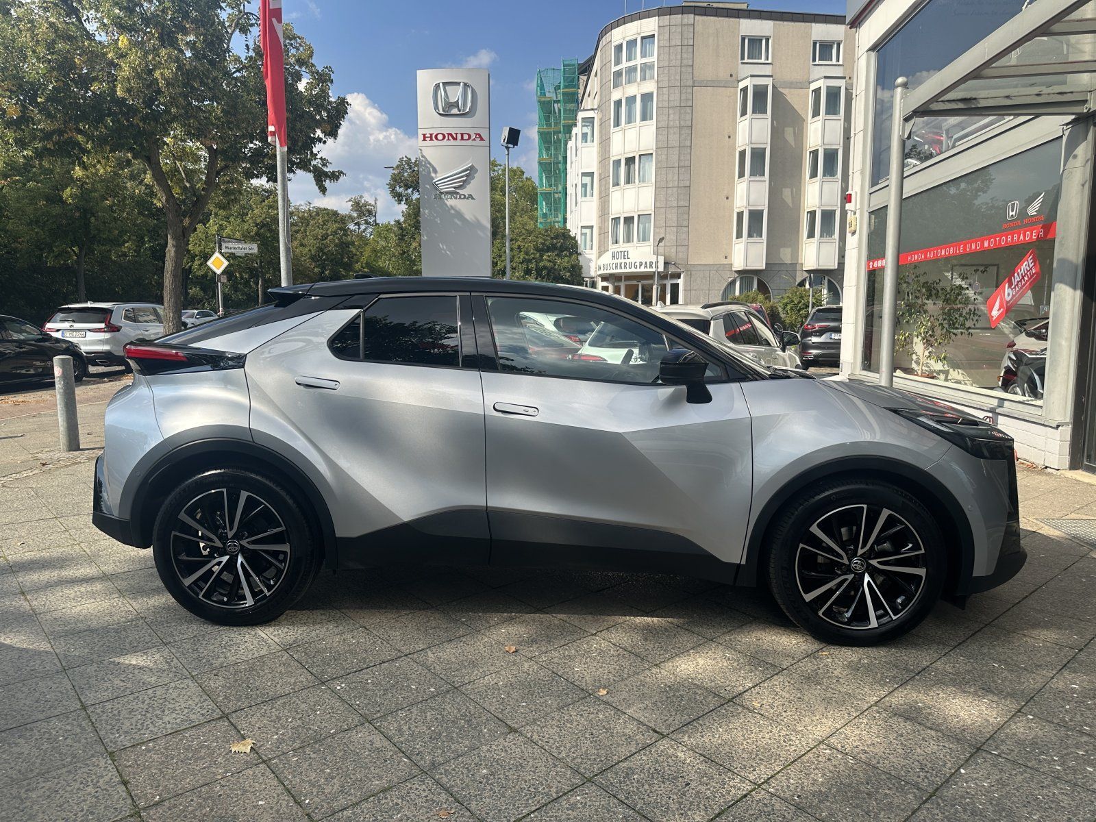 Toyota C-HR 2,0 Hybrid Lounge FWD