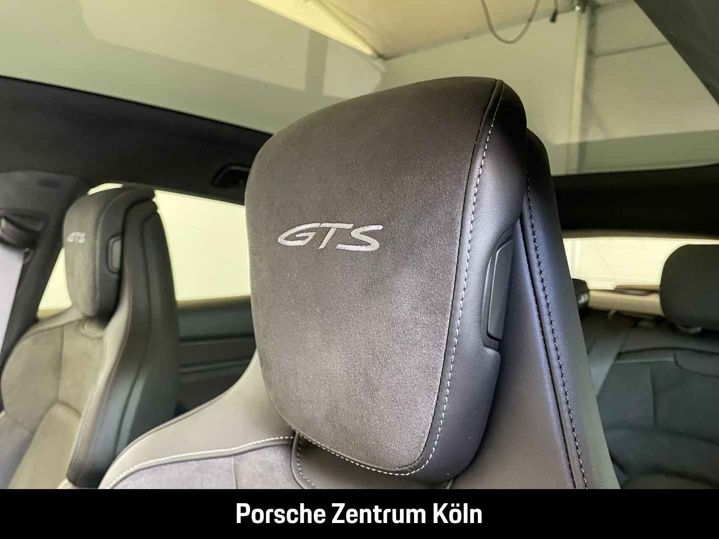 Porsche Taycan GTS Sport Turismo HA-Lenkung InnoDrive