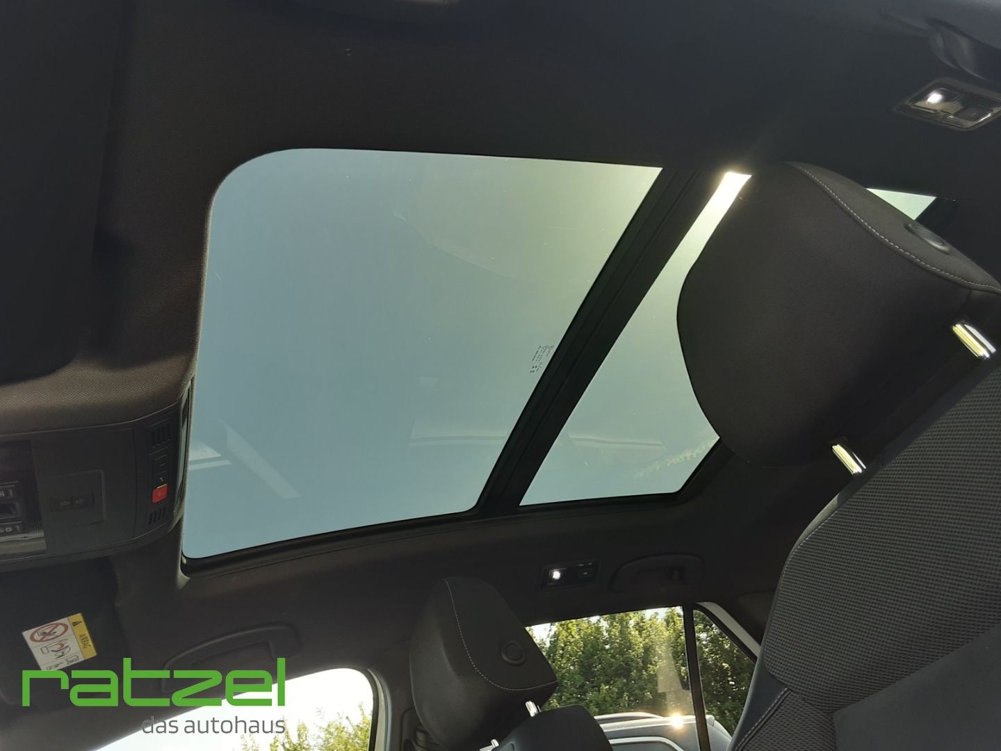Volkswagen T-Roc R-Line - Samsaru's Car Outlet