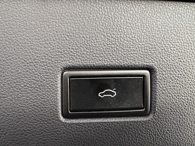 Volkswagen T-ROC Style R-line - Samsaru's Car Outlet